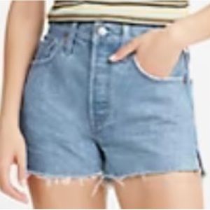 LEVIS HIGHRISE 501 LIGHTWASH DENIM SHORTS